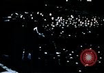 Standbild auf USO tour Bob Hope unterhält Fliegern von 351 Bombe Gruppe England, 1943, aus Sekunde 17 historischem Filmmaterial Videoclip 65675070034