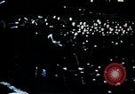 Standbild auf USO tour Bob Hope unterhält Fliegern von 351 Bombe Gruppe England, 1943, aus Sekunde 18 historischem Filmmaterial Videoclip 65675070034