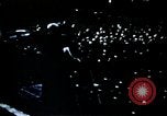 Standbild auf USO tour Bob Hope unterhält Fliegern von 351 Bombe Gruppe England, 1943, aus Sekunde 19 historischem Filmmaterial Videoclip 65675070034