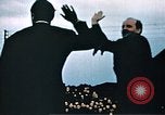 Standbild auf USO tour Bob Hope unterhält Fliegern von 351 Bombe Gruppe England, 1943, aus Sekunde 37 historischem Filmmaterial Videoclip 65675070034