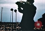 Standbild auf USO tour Bob Hope unterhält Fliegern von 351 Bombe Gruppe England, 1943, aus Sekunde 40 historischem Filmmaterial Videoclip 65675070034