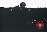 Standbild auf USO tour Bob Hope unterhält Fliegern von 351 Bombe Gruppe England, 1943, aus Sekunde 49 historischem Filmmaterial Videoclip 65675070034