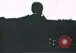 Standbild auf USO tour Bob Hope unterhält Fliegern von 351 Bombe Gruppe England, 1943, aus Sekunde 52 historischem Filmmaterial Videoclip 65675070034