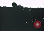 Standbild auf USO tour Bob Hope unterhält Fliegern von 351 Bombe Gruppe England, 1943, aus Sekunde 55 historischem Filmmaterial Videoclip 65675070034