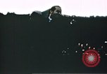 Standbild auf USO tour Bob Hope unterhält Fliegern von 351 Bombe Gruppe England, 1943, aus Sekunde 59 historischem Filmmaterial Videoclip 65675070034
