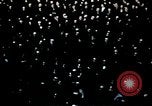 Standbild auf USO tour Bob Hope unterhält Fliegern von 351 Bombe Gruppe England, 1943, aus Sekunde 62 historischem Filmmaterial Videoclip 65675070034