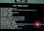 Standbild US 351 Bombe Gruppe Vorbereitung auf die Sendung über Deutschland England, 1943, aus Sekunde 4 historischem Filmmaterial Videoclip 65675070035