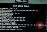 Standbild US 351 Bombe Gruppe Vorbereitung auf die Sendung über Deutschland England, 1943, aus Sekunde 5 historischem Filmmaterial Videoclip 65675070035
