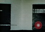 Standbild US 351 Bombe Gruppe Vorbereitung auf die Sendung über Deutschland England, 1943, aus Sekunde 8 historischem Filmmaterial Videoclip 65675070035