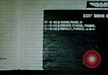 Standbild US 351 Bombe Gruppe Vorbereitung auf die Sendung über Deutschland England, 1943, aus Sekunde 9 historischem Filmmaterial Videoclip 65675070035