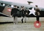 Standbild US 351 Bombe Gruppe Vorbereitung auf die Sendung über Deutschland England, 1943, aus Sekunde 24 historischem Filmmaterial Videoclip 65675070035