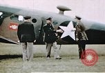 Standbild US 351 Bombe Gruppe Vorbereitung auf die Sendung über Deutschland England, 1943, aus Sekunde 25 historischem Filmmaterial Videoclip 65675070035