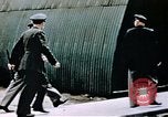 Standbild US 351 Bombe Gruppe Vorbereitung auf die Sendung über Deutschland England, 1943, aus Sekunde 32 historischem Filmmaterial Videoclip 65675070035