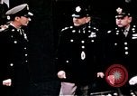 Standbild US 351 Bombe Gruppe Vorbereitung auf die Sendung über Deutschland England, 1943, aus Sekunde 35 historischem Filmmaterial Videoclip 65675070035