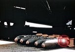 Standbild US 351 Bombe Gruppe Vorbereitung auf die Sendung über Deutschland England, 1943, aus Sekunde 50 historischem Filmmaterial Videoclip 65675070035