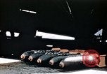 Standbild US 351 Bombe Gruppe Vorbereitung auf die Sendung über Deutschland England, 1943, aus Sekunde 52 historischem Filmmaterial Videoclip 65675070035