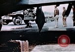Standbild US 351 Bombe Gruppe Vorbereitung auf die Sendung über Deutschland England, 1943, aus Sekunde 59 historischem Filmmaterial Videoclip 65675070035
