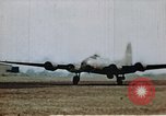 Image US 351bombe Groupe B-17S et 487e Escadron de chasse P-47s l'Angleterre, 1943, de la seconde 7 séquences d'archives historiques vidéo 65675070036