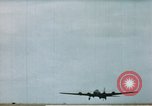 Image US 351bombe Groupe B-17S et 487e Escadron de chasse P-47s l'Angleterre, 1943, de la seconde 12 séquences d'archives historiques vidéo 65675070036