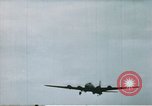 Image US 351bombe Groupe B-17S et 487e Escadron de chasse P-47s l'Angleterre, 1943, de la seconde 13 séquences d'archives historiques vidéo 65675070036