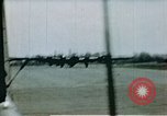 Image US 351bombe Groupe B-17S et 487e Escadron de chasse P-47s l'Angleterre, 1943, de la seconde 17 séquences d'archives historiques vidéo 65675070036