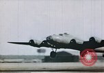 Image US 351bombe Groupe B-17S et 487e Escadron de chasse P-47s l'Angleterre, 1943, de la seconde 20 séquences d'archives historiques vidéo 65675070036