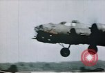 Image US 351bombe Groupe B-17S et 487e Escadron de chasse P-47s l'Angleterre, 1943, de la seconde 21 séquences d'archives historiques vidéo 65675070036