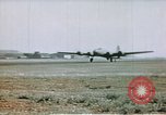 Image US 351bombe Groupe B-17S et 487e Escadron de chasse P-47s l'Angleterre, 1943, de la seconde 22 séquences d'archives historiques vidéo 65675070036