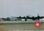 Image US 351bombe Groupe B-17S et 487e Escadron de chasse P-47s l'Angleterre, 1943, de la seconde 38 séquences d'archives historiques vidéo 65675070036