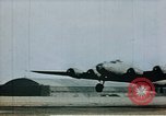 Image US 351bombe Groupe B-17S et 487e Escadron de chasse P-47s l'Angleterre, 1943, de la seconde 39 séquences d'archives historiques vidéo 65675070036