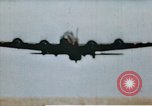 Image US 351bombe Groupe B-17S et 487e Escadron de chasse P-47s l'Angleterre, 1943, de la seconde 43 séquences d'archives historiques vidéo 65675070036
