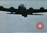 Image US 351bombe Groupe B-17S et 487e Escadron de chasse P-47s l'Angleterre, 1943, de la seconde 44 séquences d'archives historiques vidéo 65675070036