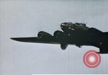 Image US 351bombe Groupe B-17S et 487e Escadron de chasse P-47s l'Angleterre, 1943, de la seconde 50 séquences d'archives historiques vidéo 65675070036