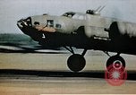 Image US 351bombe Groupe B-17S et 487e Escadron de chasse P-47s l'Angleterre, 1943, de la seconde 62 séquences d'archives historiques vidéo 65675070036