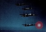 Immagine di B-17 Flying Fortress sotto attacco da combattenti tedesche e Flak Germania, 1943, secondo 16 filmato di repertorio 65675070037