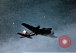 Immagine di B-17 Flying Fortress sotto attacco da combattenti tedesche e Flak Germania, 1943, secondo 38 filmato di repertorio 65675070037