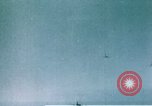 Immagine di B-17 Flying Fortress sotto attacco da combattenti tedesche e Flak Germania, 1943, secondo 55 filmato di repertorio 65675070037