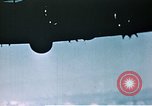Immagine di B-17 Flying Fortress sotto attacco da combattenti tedesche e Flak Germania, 1943, secondo 62 filmato di repertorio 65675070037