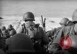 Image de l'armée des États-Unis 77e Division dans Seconde Guerre Mondiale Îles Ryukyu, 1945, de la seconde 31 séquences d'archives historiques vidéo 65675070070