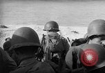 Image de l'armée des États-Unis 77e Division dans Seconde Guerre Mondiale Îles Ryukyu, 1945, de la seconde 32 séquences d'archives historiques vidéo 65675070070