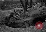 Standbild amerikanische Armee 77th Division Pacific Kampagne Ryukyu Inseln, 1945, aus Sekunde 15 historischem Filmmaterial Videoclip 65675070071