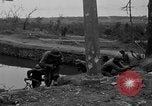 Standbild amerikanische Armee 77th Division Pacific Kampagne Ryukyu Inseln, 1945, aus Sekunde 18 historischem Filmmaterial Videoclip 65675070071