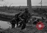 Standbild amerikanische Armee 77th Division Pacific Kampagne Ryukyu Inseln, 1945, aus Sekunde 22 historischem Filmmaterial Videoclip 65675070071