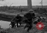 Standbild amerikanische Armee 77th Division Pacific Kampagne Ryukyu Inseln, 1945, aus Sekunde 23 historischem Filmmaterial Videoclip 65675070071