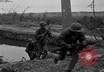Standbild amerikanische Armee 77th Division Pacific Kampagne Ryukyu Inseln, 1945, aus Sekunde 24 historischem Filmmaterial Videoclip 65675070071