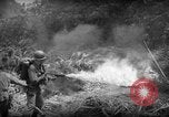 Standbild amerikanische Armee 77th Division Pacific Kampagne Ryukyu Inseln, 1945, aus Sekunde 35 historischem Filmmaterial Videoclip 65675070071