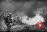 Standbild amerikanische Armee 77th Division Pacific Kampagne Ryukyu Inseln, 1945, aus Sekunde 36 historischem Filmmaterial Videoclip 65675070071