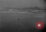 Immagine di 77Th divisione nella seconda guerra mondiale di Okinawa Okinawa isole Ryukyu, 1945, secondo 12 filmato di repertorio 65675070072