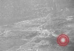 Immagine di 77Th divisione nella seconda guerra mondiale di Okinawa Okinawa isole Ryukyu, 1945, secondo 22 filmato di repertorio 65675070072