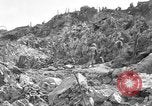 Immagine di 77Th divisione nella seconda guerra mondiale di Okinawa Okinawa isole Ryukyu, 1945, secondo 28 filmato di repertorio 65675070072